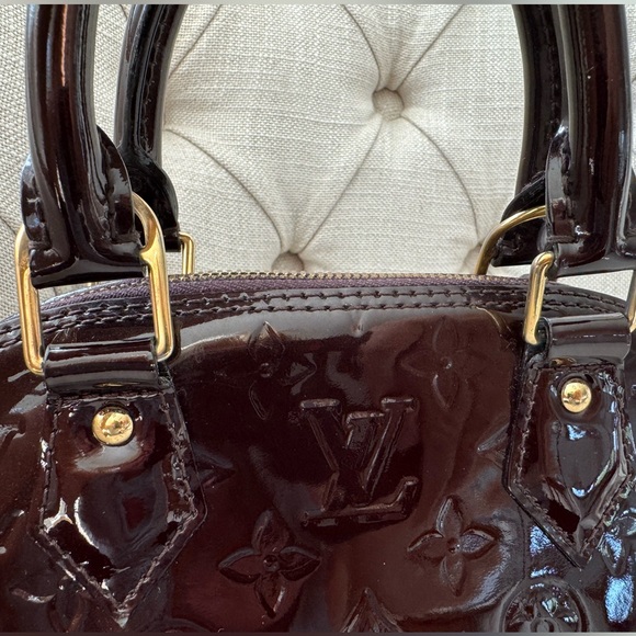 LOUIS VUITTON Alma BB Vernis Amarante Patent Leather Satchel w Strap EUC - Picture 11 of 16